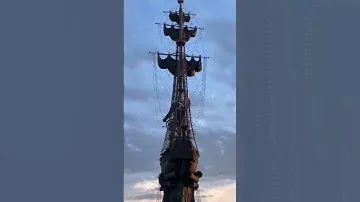 🌉 В Москве открыли пешеходный мост между стрелкой острова Балчуг и Крымской набережной  #travel